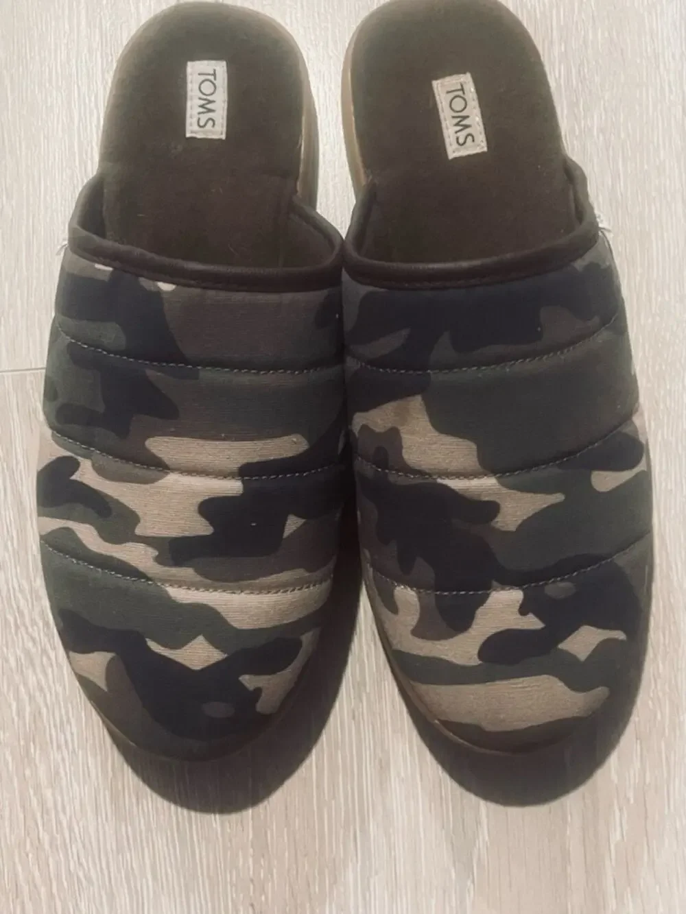 TOMS Quilted Camo size 8 men Slide Slipper unisex sandals